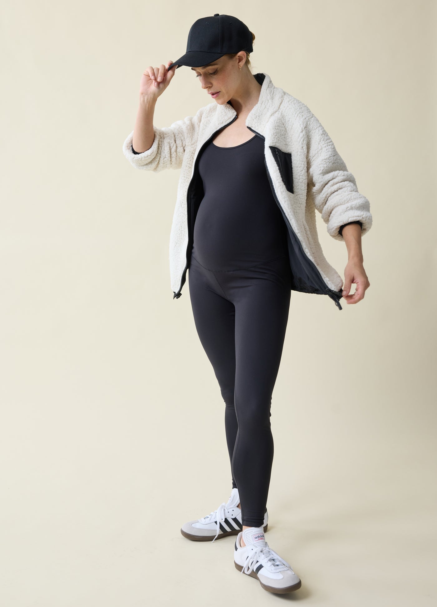 Tara is 5’8”, 6 months pregnant, and wearing size small||Natural Black