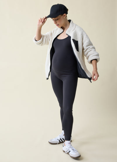 Tara is 5’8”, 6 months pregnant, and wearing size small||Natural Black