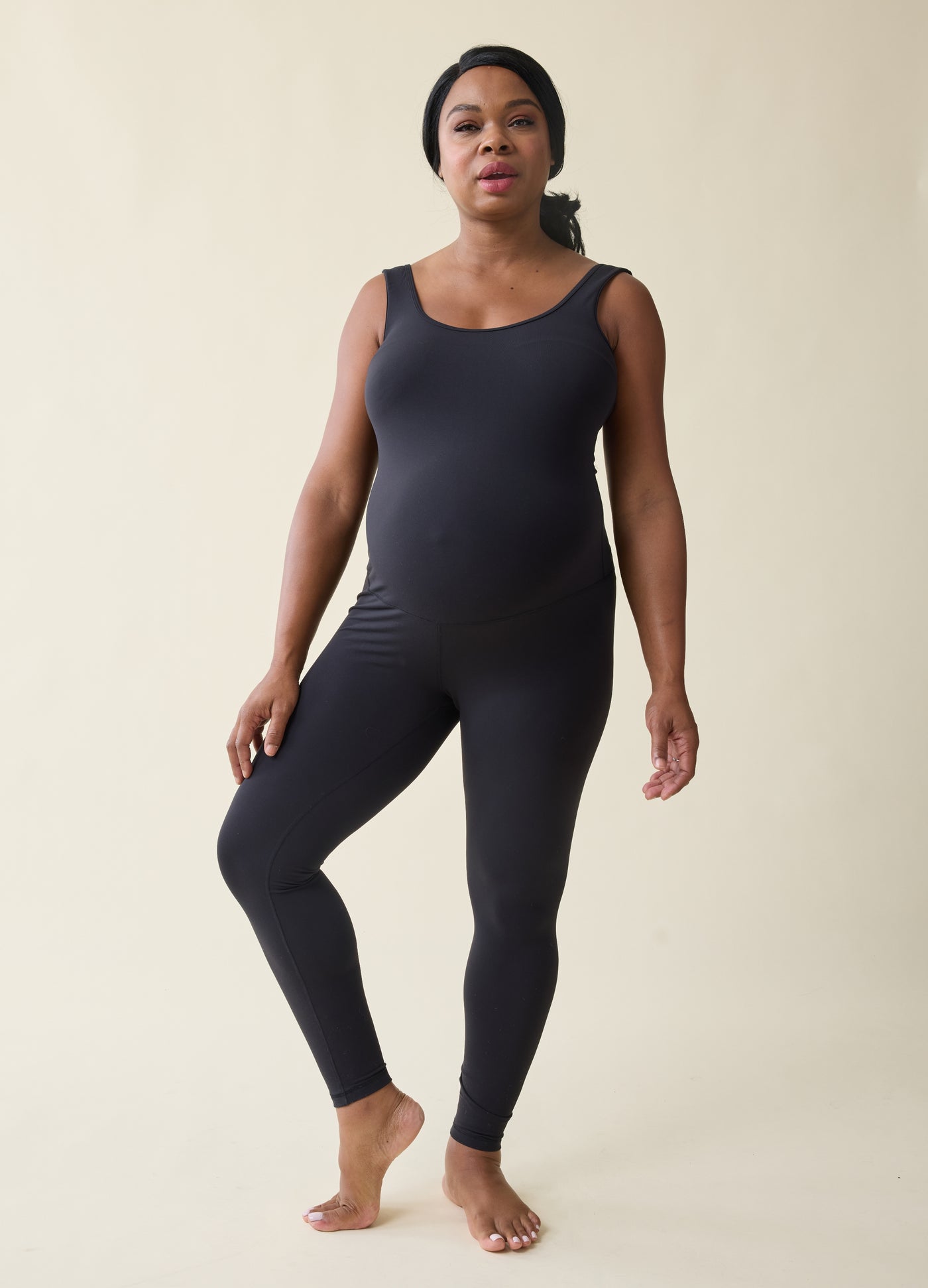 Hope is 5’8”, 8 months pregnant, and wearing size medium||black