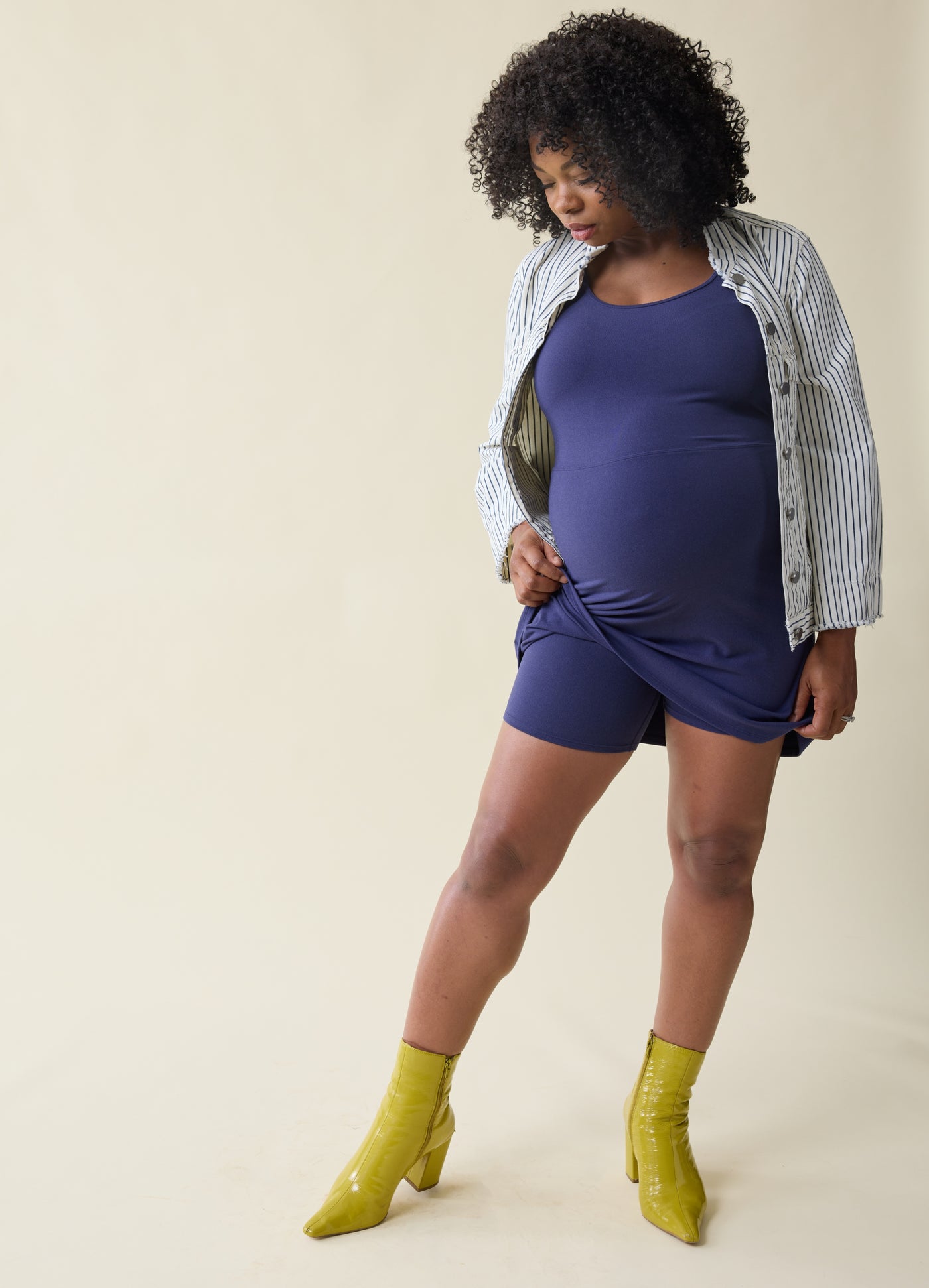 Hope is 5’8”, 8 months pregnant, and wearing size medium||navy