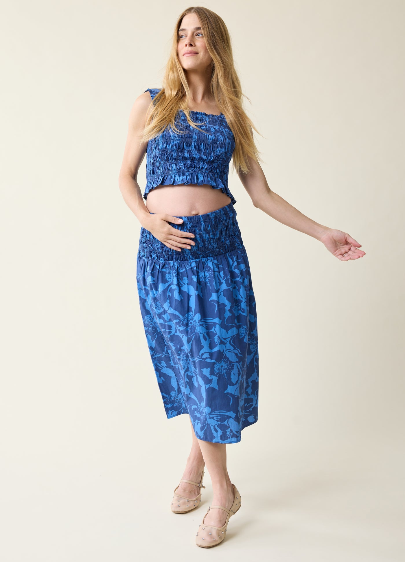 Tara is 5’8”, 6 months pregnant, and wearing size small||tonal bloom