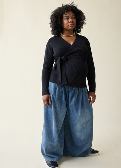 Hope is 5’8”, 8 months pregnant, and wearing size medium||Black