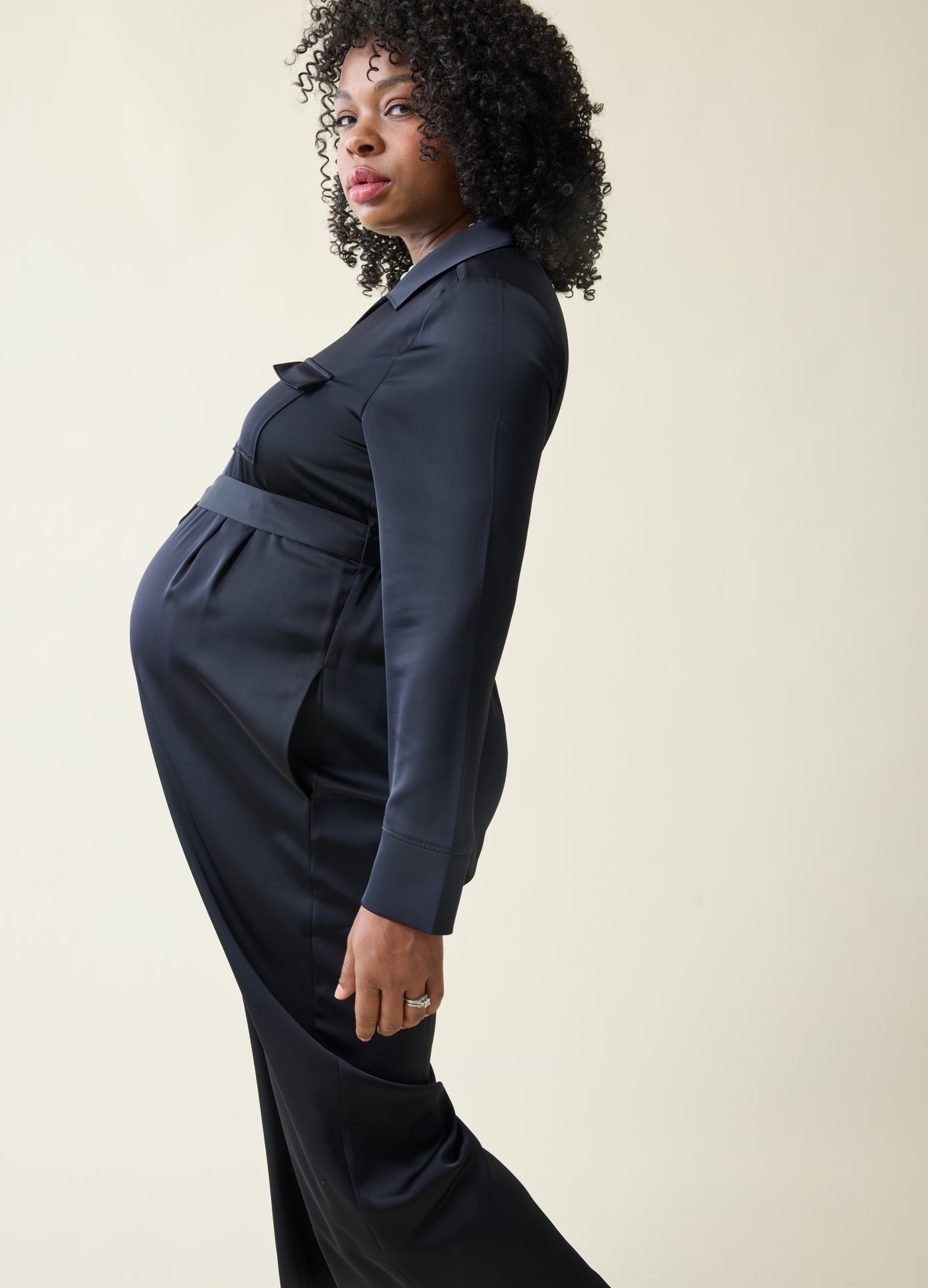 Hope is 5’8”, 8 months pregnant, and wearing size medium||black