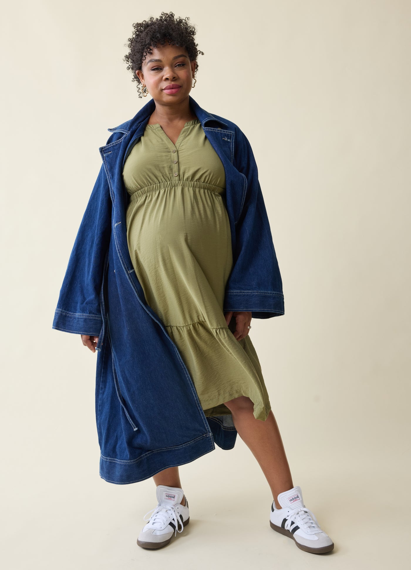 Hope is 5’8”, 8 months pregnant, and wearing size medium||Olive