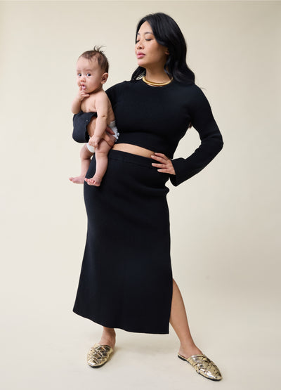 Nikki is 3 months postpartum and wearing size medium||Black