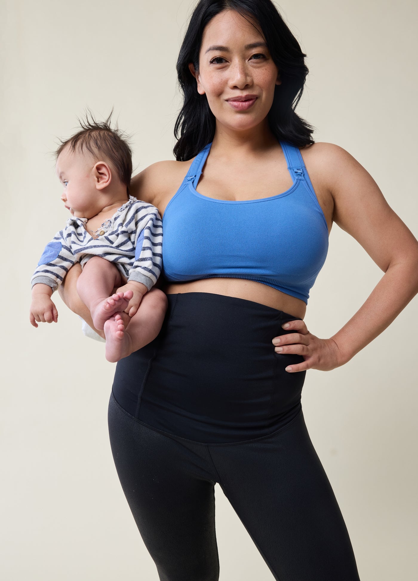 Nikki is 3 months postpartum and wearing size medium||riverside blue::hover